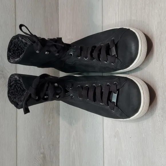 Ugg Australia Starlyn High top lace up Leather Boots sneakers shoes 9.5