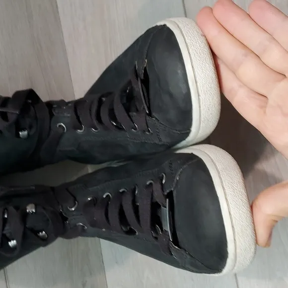 Ugg Australia Starlyn High top lace up Leather Boots sneakers shoes 9.5