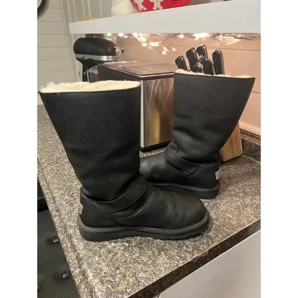 UGG AUSTRALIA WOMEN'S BOOT SUTTER Black LEATHER