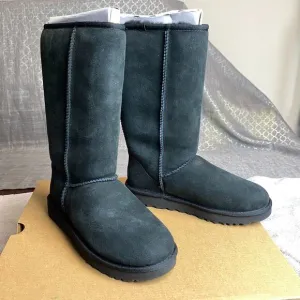 UGG Classic Tall II Boots Women 6 Black Sheepskin Suede Cozycore Winter
