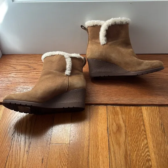 UGG Devorah Ankle Boot in chestnut brown - wedge heel and waterproof