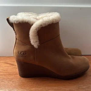 UGG Devorah Ankle Boot in chestnut brown - wedge heel and waterproof