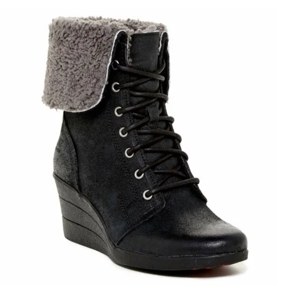 Ugg Zea Waterproof Shearling Wedge Boots Size 10