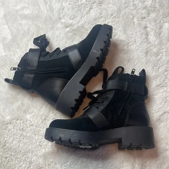 UGG Zorrah Black Boots - SIZE: 6