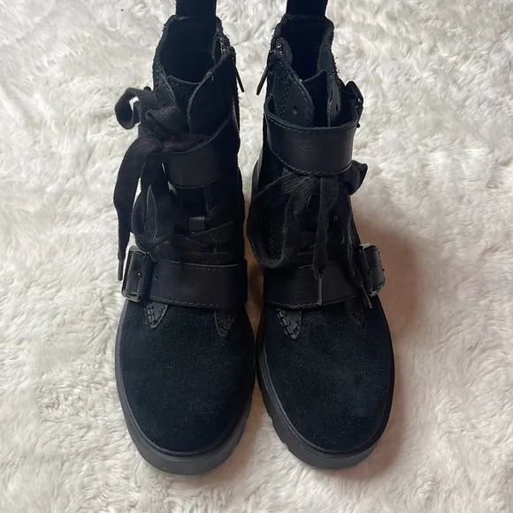 UGG Zorrah Black Boots - SIZE: 6