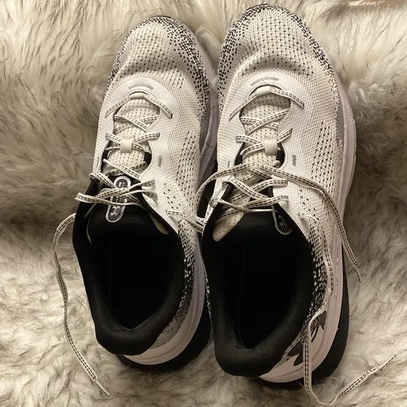 UNDER ARMOUR Hovr Turbulence shoes