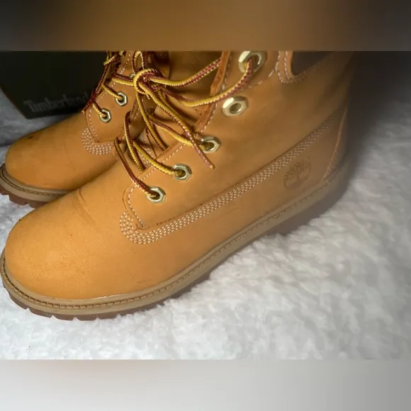 ***Used*** Boys Size 6 Timberland Boots