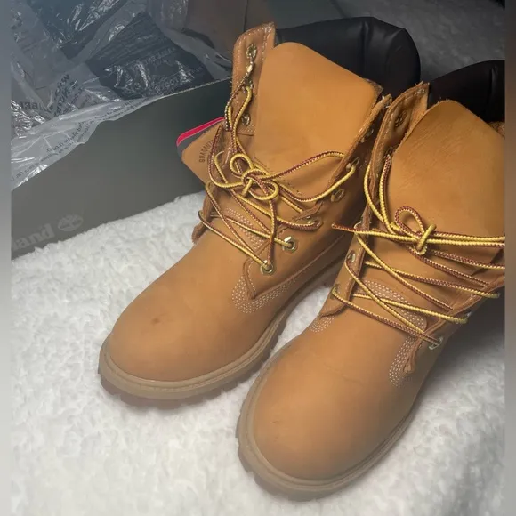 ***Used*** Boys Size 6 Timberland Boots