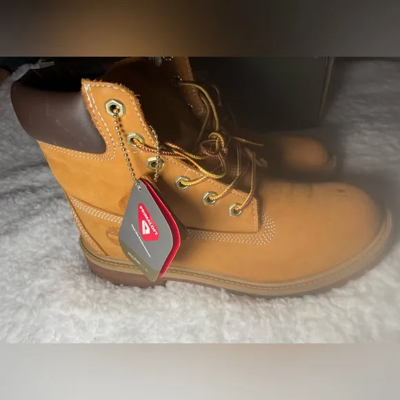 ***Used*** Boys Size 6 Timberland Boots