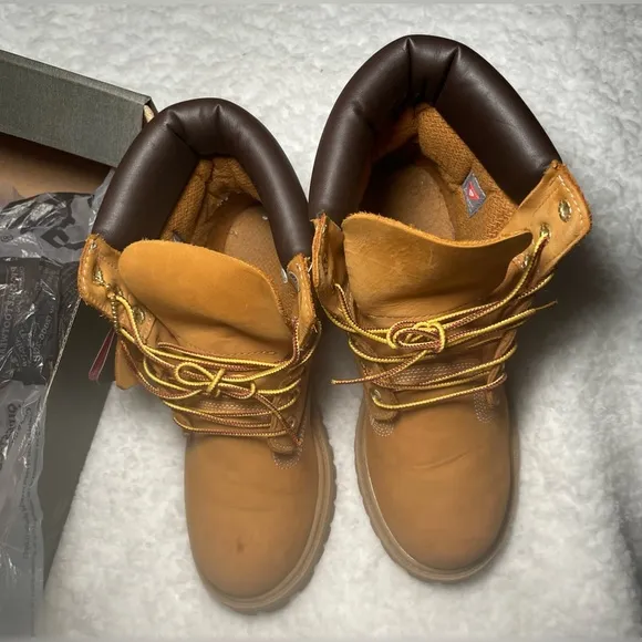 ***Used*** Boys Size 6 Timberland Boots