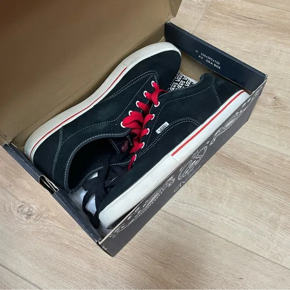 Vans AV Era Black Suede Skate Shoes Men's 13 (Original Box)