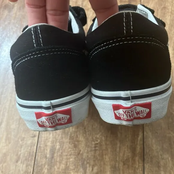 Vans Black and White Skate-Inspired Sneakers with Velcro Straps Size:3.0