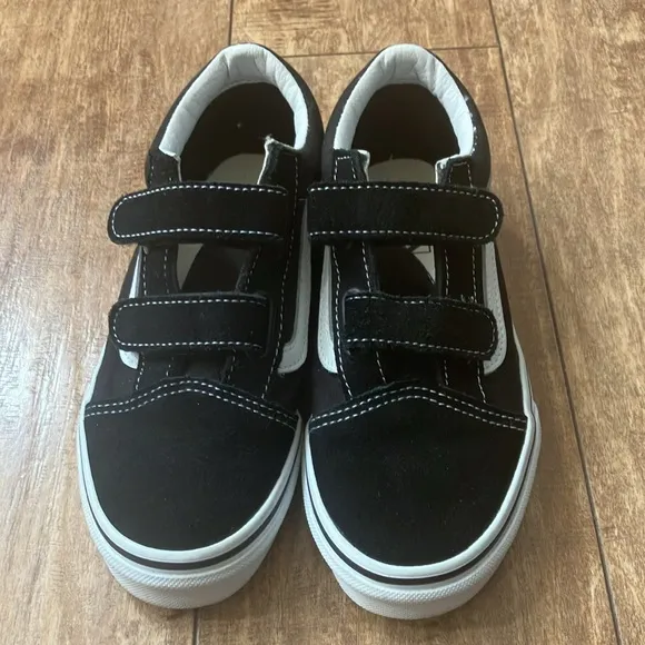 Vans Black and White Skate-Inspired Sneakers with Velcro Straps Size:3.0