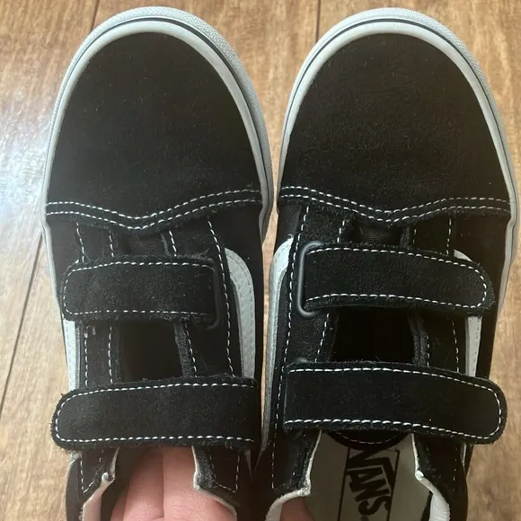 Vans Black and White Skate-Inspired Sneakers with Velcro Straps Size:3.0