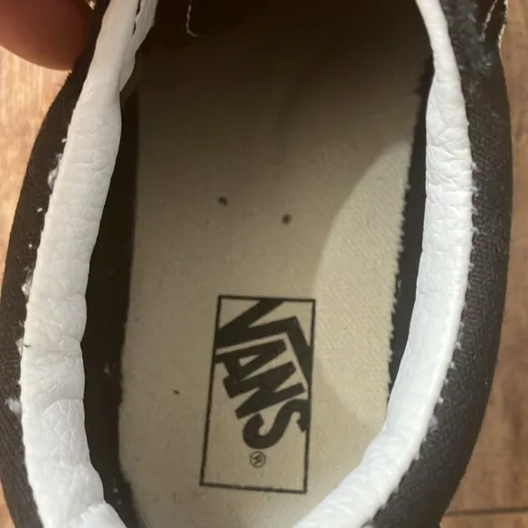 Vans Black and White Skate-Inspired Sneakers with Velcro Straps Size:3.0