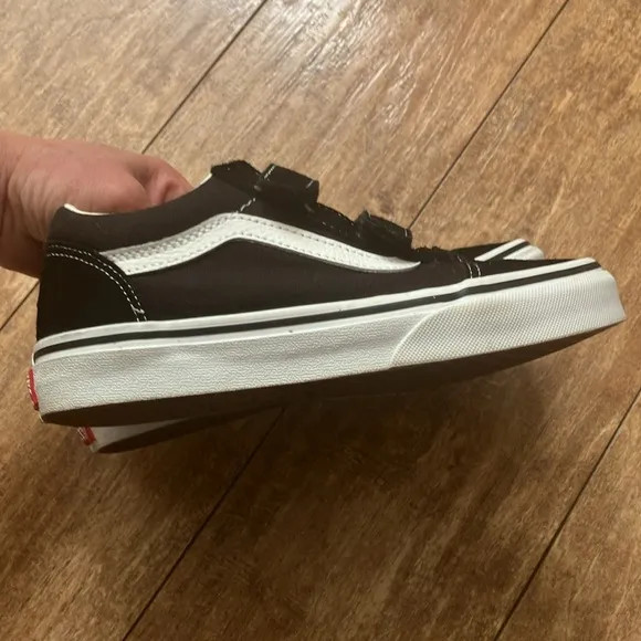 Vans Black and White Skate-Inspired Sneakers with Velcro Straps Size:3.0