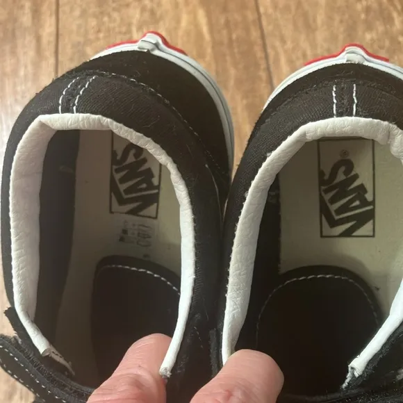 Vans Black and White Skate-Inspired Sneakers with Velcro Straps Size:3.0