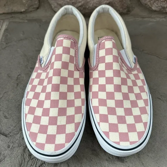 Vans Classic Slip-On Checkerboard Skate Shoe. Pink and Cream. Unisex. NEW