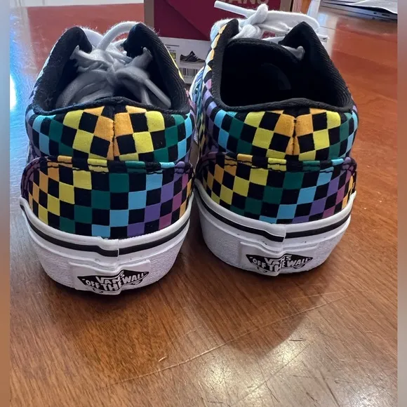 Vans Doheny Rainbow Checker big girls 2 Kids' Shoes EUC