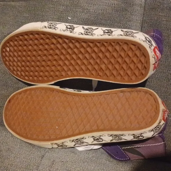 Vans off the wall, high top pirate shoes unisex, purple,  size 7.5 men, 9 women