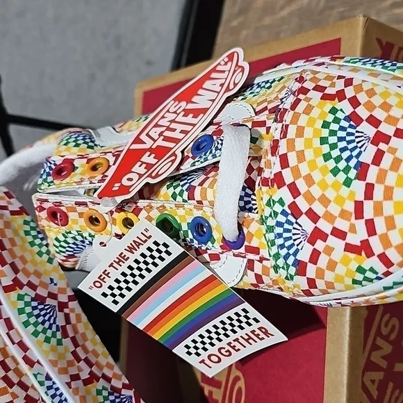 VANS Old Skool Pride Platfor Skate Shoes NWB