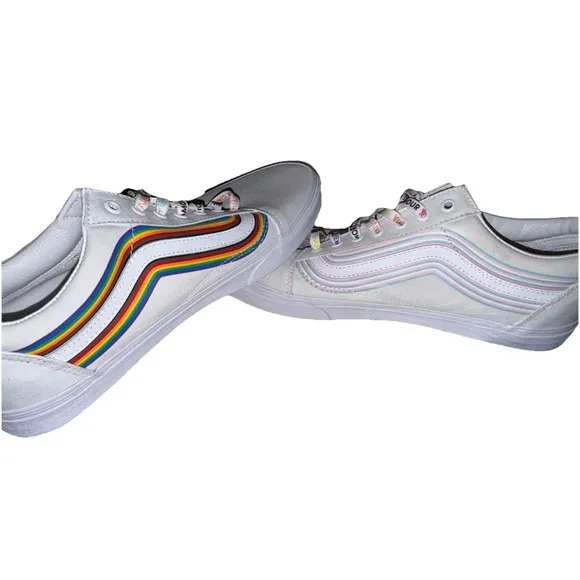 VANS - OLD SKOOL - PRIDE RAINBOW SKATE SNEAKER - White Rainbow True White EUC