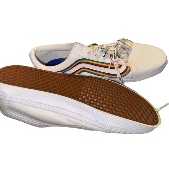 VANS - OLD SKOOL - PRIDE RAINBOW SKATE SNEAKER - White Rainbow True White EUC