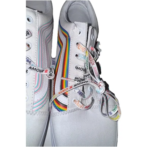 VANS - OLD SKOOL - PRIDE RAINBOW SKATE SNEAKER - White Rainbow True White EUC