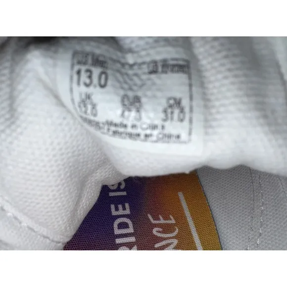 VANS - OLD SKOOL - PRIDE RAINBOW SKATE SNEAKER - White Rainbow True White EUC