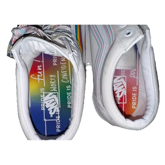 VANS - OLD SKOOL - PRIDE RAINBOW SKATE SNEAKER - White Rainbow True White EUC
