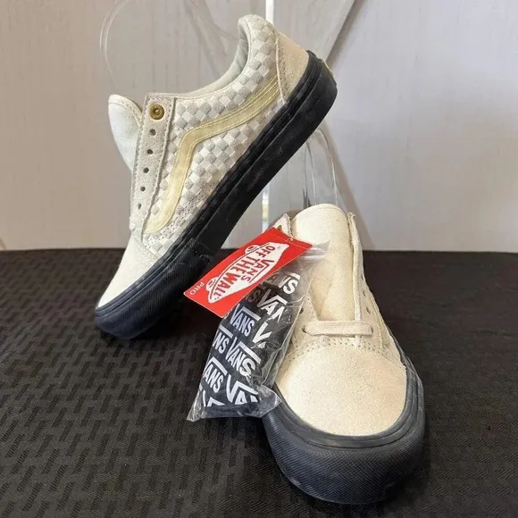 Vans Old Skool Pro Lizzie Armanto Sneakers
