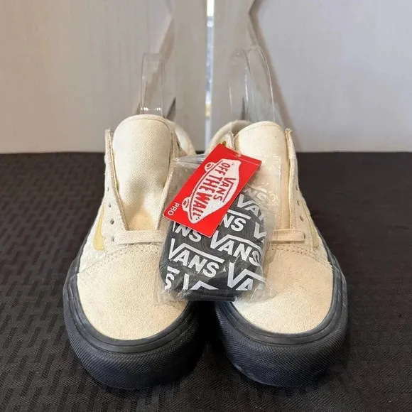 Vans Old Skool Pro Lizzie Armanto Sneakers