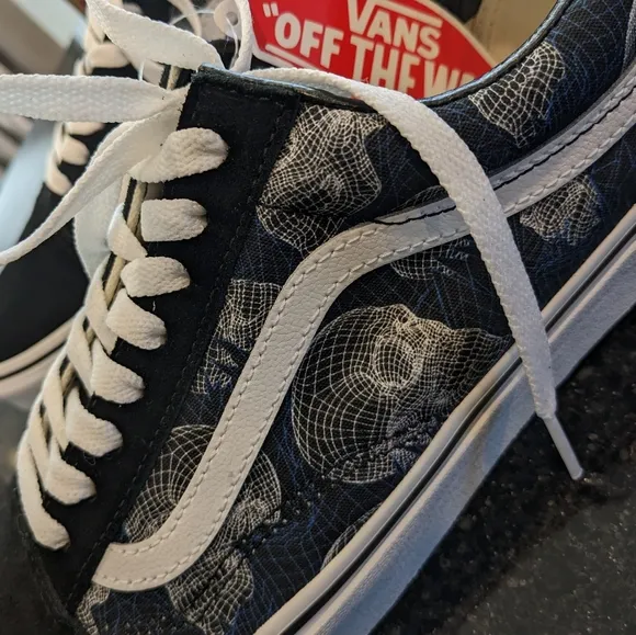 VANS OLD SKOOL WIRE FRAME SKULLS SKATE SHOES MENS SIZE 7.5 WOMENS 9 NWT ❤