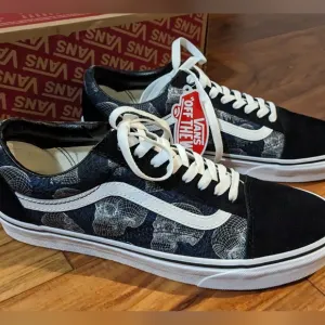 VANS OLD SKOOL WIRE FRAME SKULLS SKATE SHOES MENS SIZE 7.5 WOMENS 9 NWT ❤