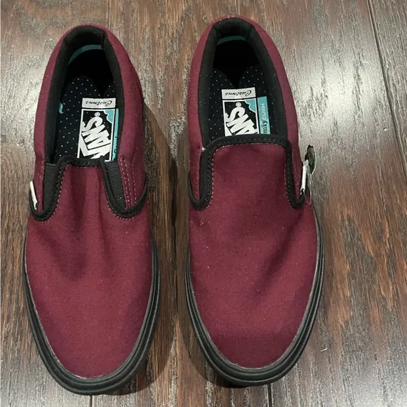 VANS Slip On Mens Size 7  Black Canvas Low Top Skate Shoes Sneaker NEW