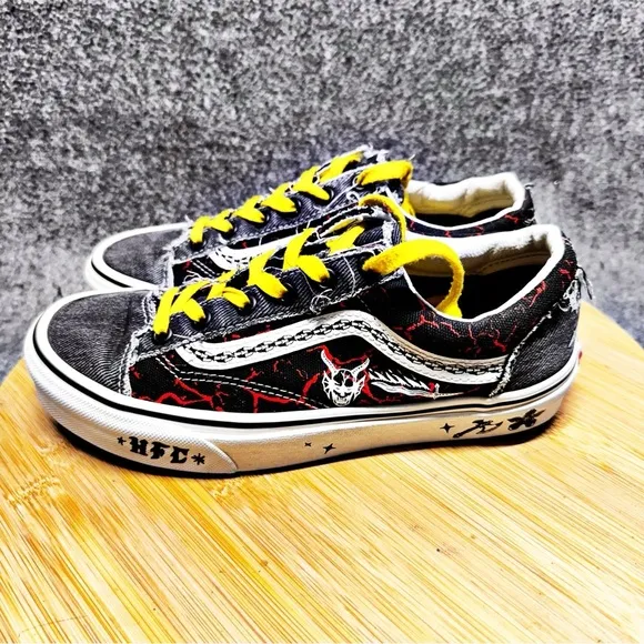 Vans Stranger Things Hellfire x 36 club skate shoes womens size 7.5/ Mens 6