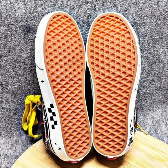 Vans Stranger Things Hellfire x 36 club skate shoes womens size 7.5/ Mens 6