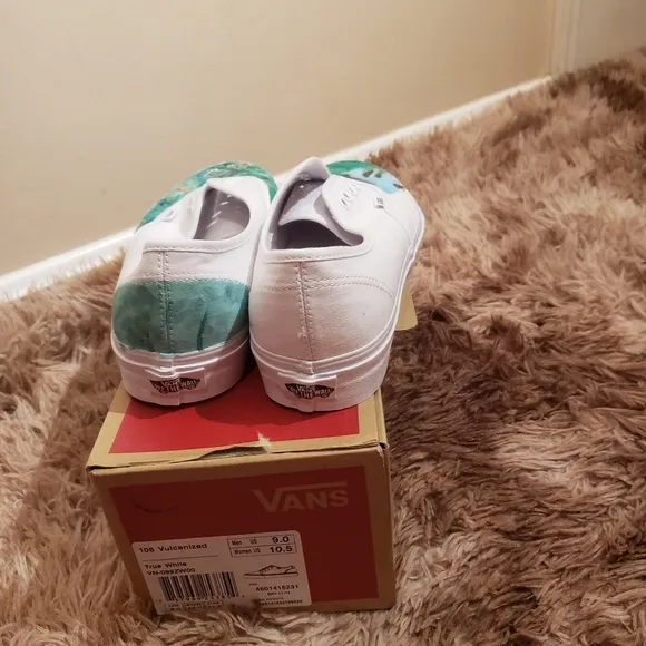 VANS True White and Green Authentic Canvas Skate Shoes