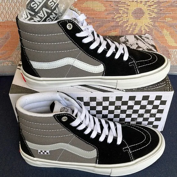 Vans WMNS Skate Sk8-HiReflective Black/GreyVN0ASFCCN42Sneakers
