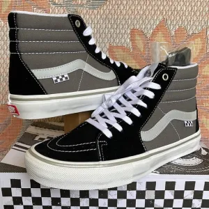 Vans WMNS Skate Sk8-HiReflective Black/GreyVN0ASFCCN42Sneakers