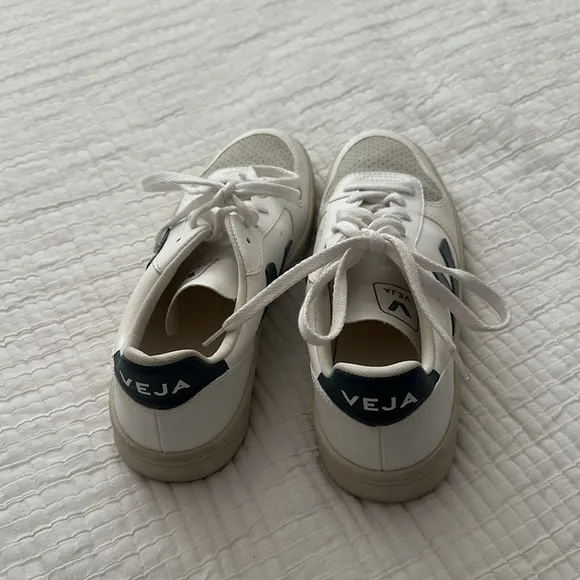 Veja V-10 White California Leather Low Top Sneakers