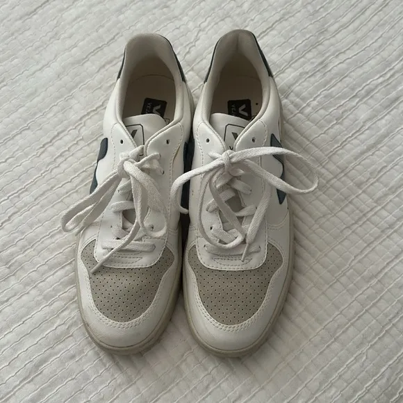 Veja V-10 White California Leather Low Top Sneakers