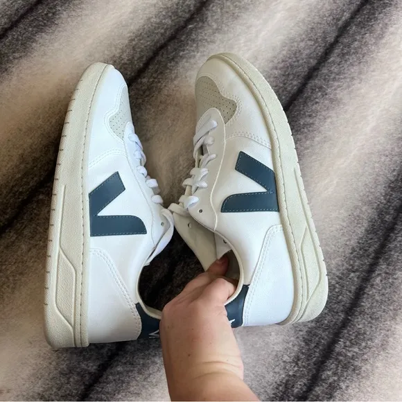 Veja V-10 White California Leather Low Top Sneakers