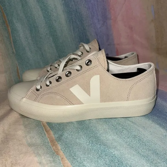 Veja Wata II Low-Top Sneakers almond / Pierre women’s size 9 shoes