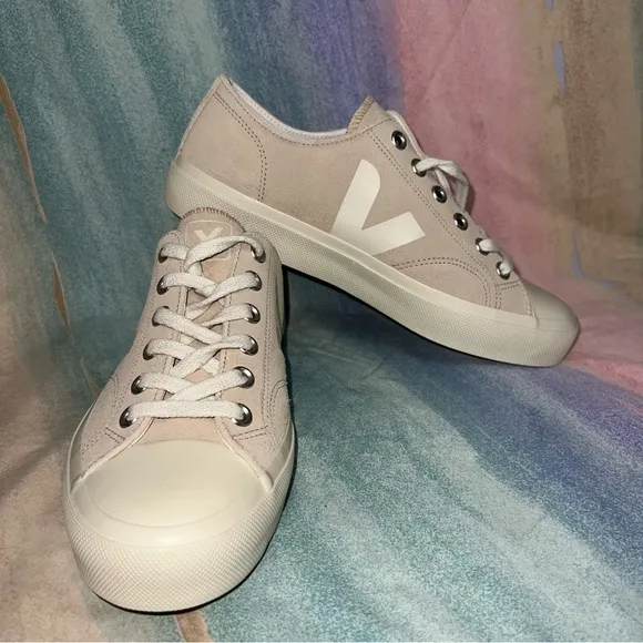 Veja Wata II Low-Top Sneakers almond / Pierre women’s size 9 shoes