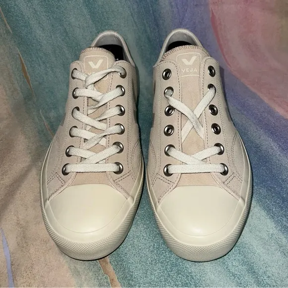 Veja Wata II Low-Top Sneakers almond / Pierre women’s size 9 shoes