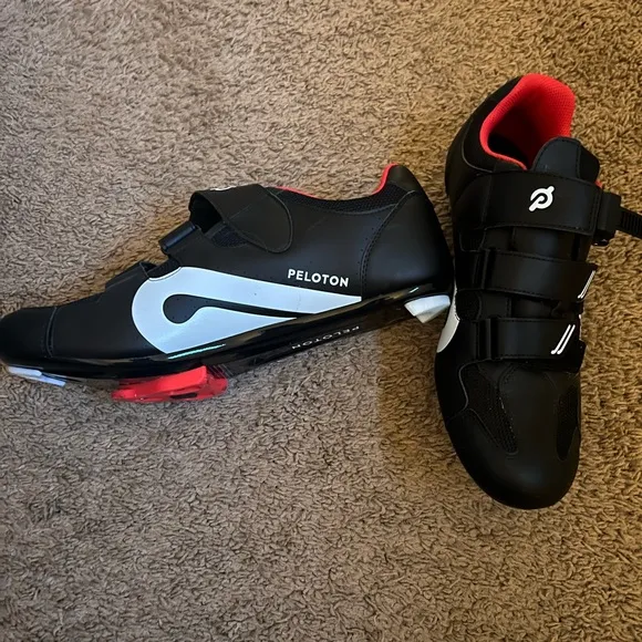 very gently used peloton cycling shoes
