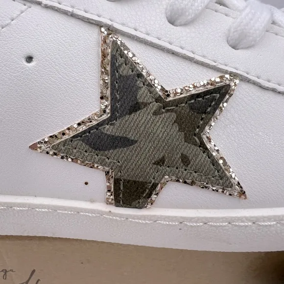 VINTAGE HAVANA, TENNIS SHOES, “WHITE” WITH CAMOUFLAGE &amp; GLITTERING DESIGN, 11.5