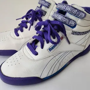 Vintage Reebok Classic Freestyle Hi-Top Sneakers White Purple Blue Kids 4.5
