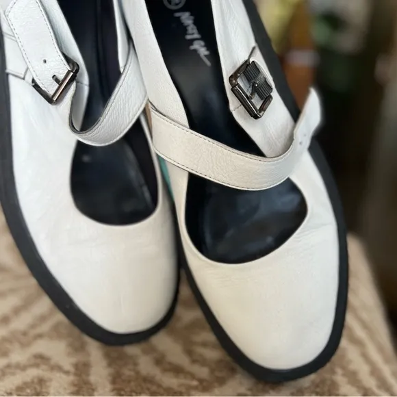 White leather comfortable sandals vintage style shoes Mary Jane style shoes